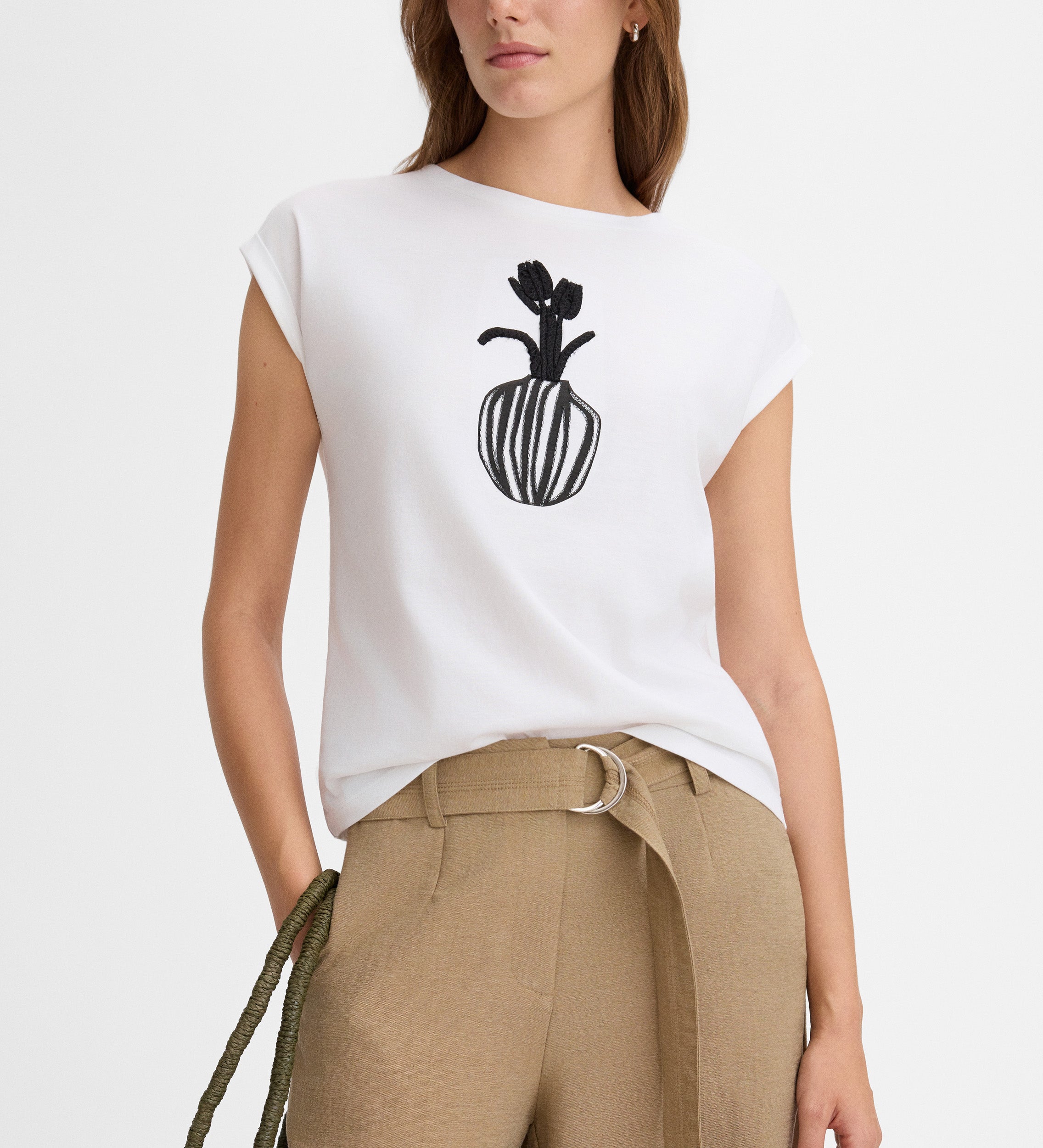 Flower embroidered t-shirt