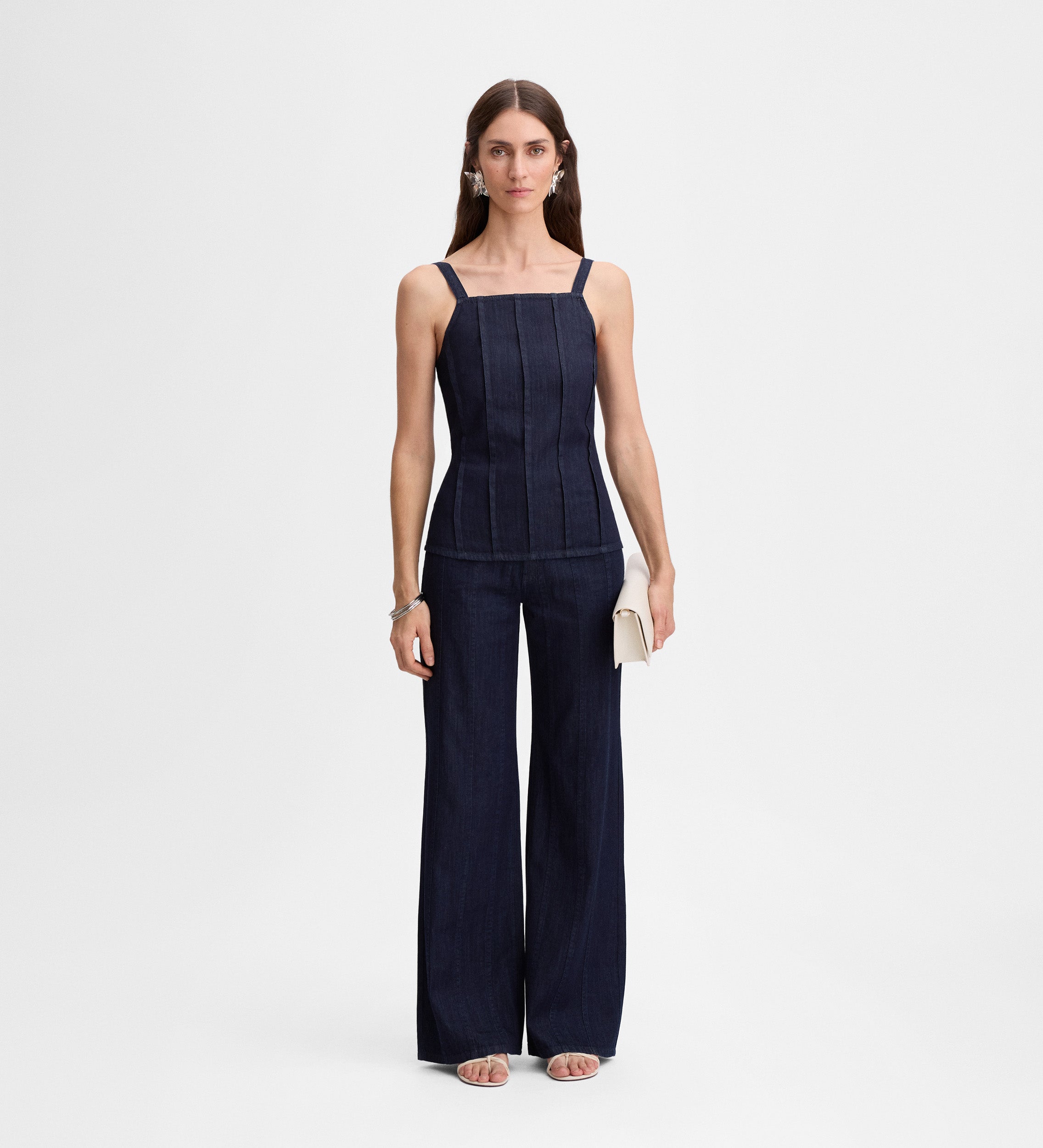 Topstitching detail jeans