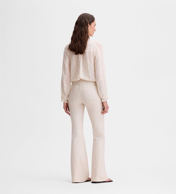 Pantalón vaquero acampanado