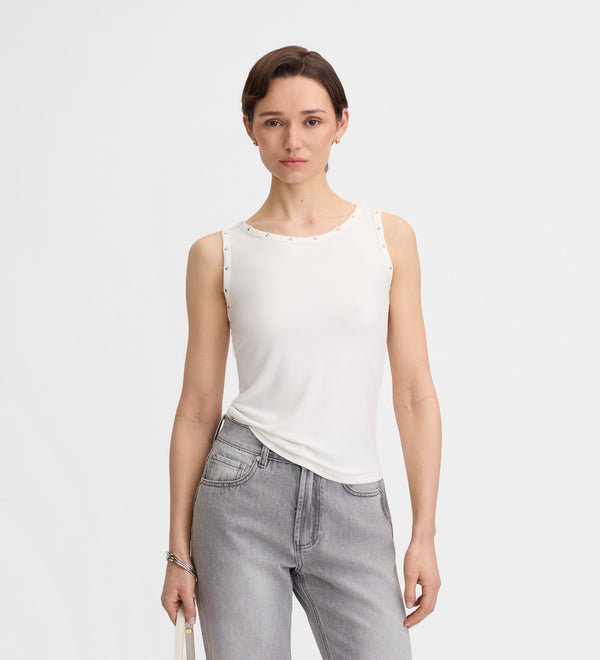Sleeveless t-shirt with rivets