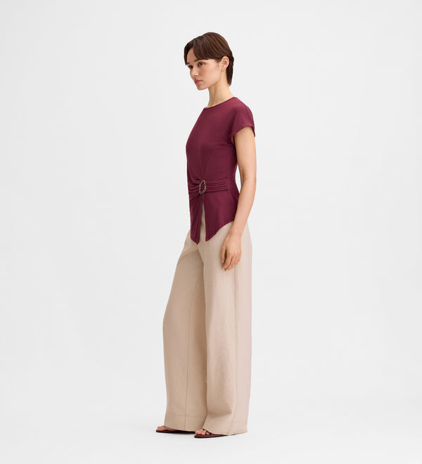 Camiseta asimétrica hebilla