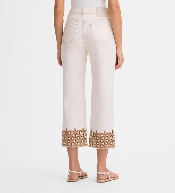 Pantalón crop bordado decorativo