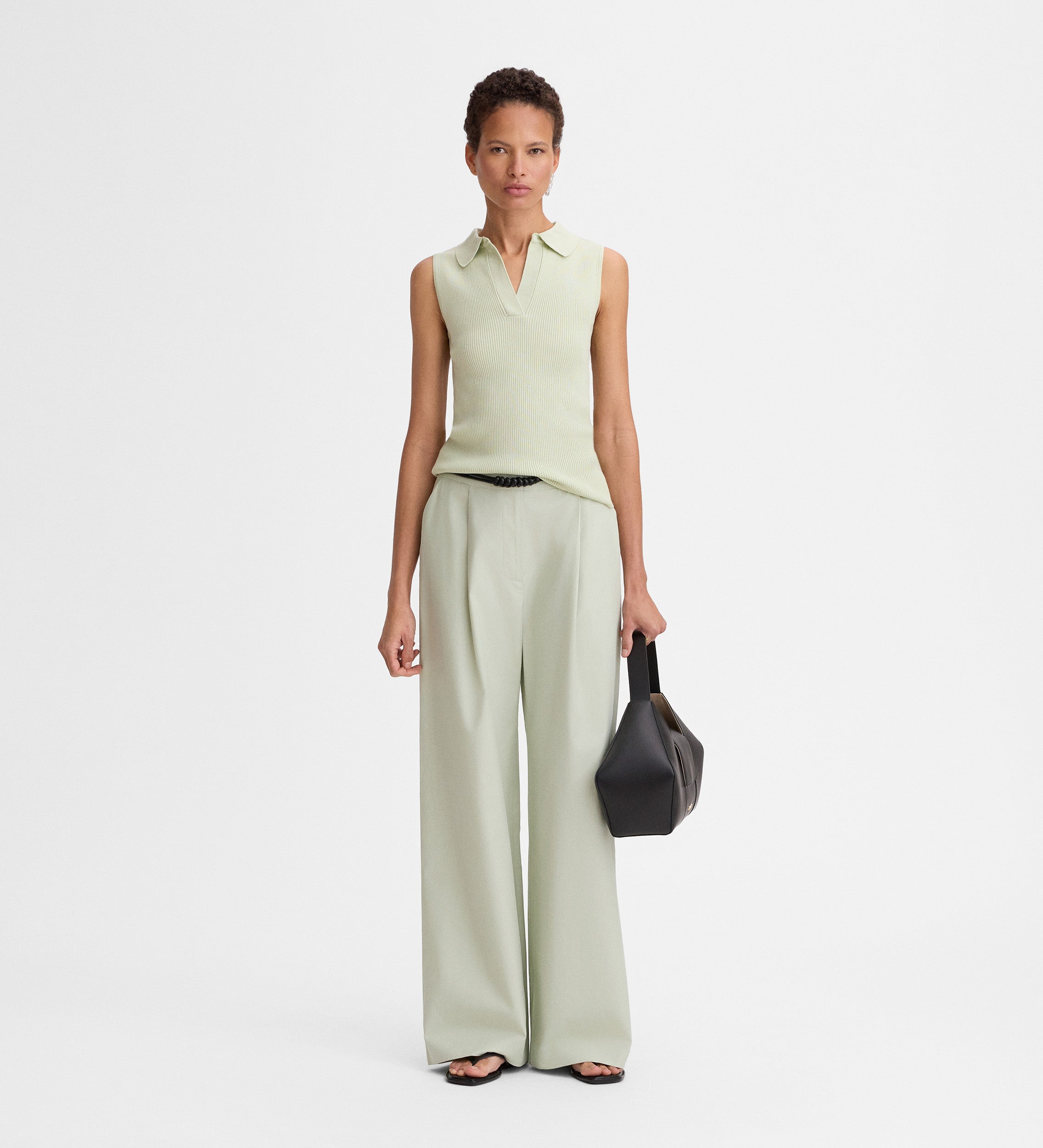 Wide pleated trousers