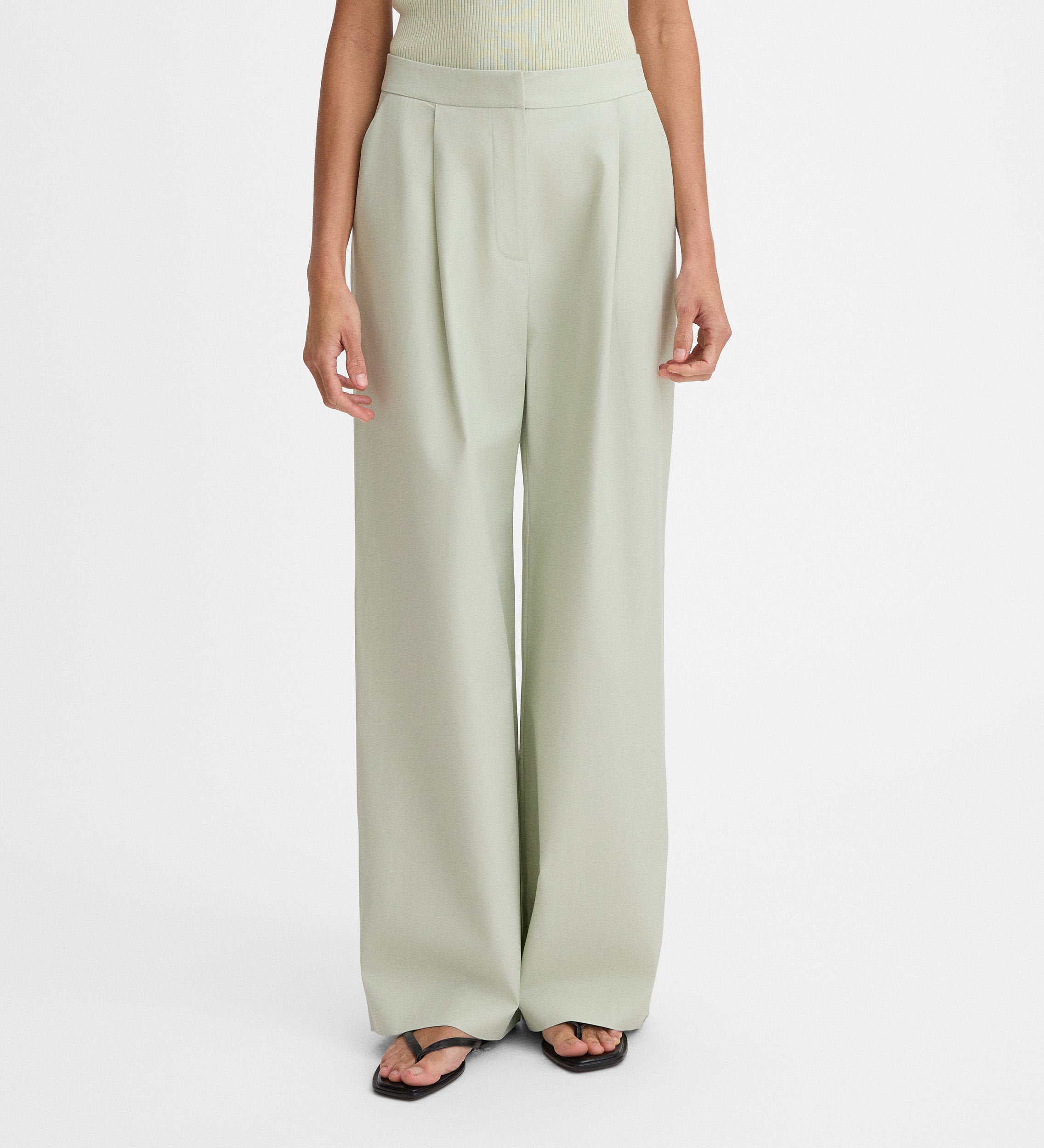 Wide pleated trousers